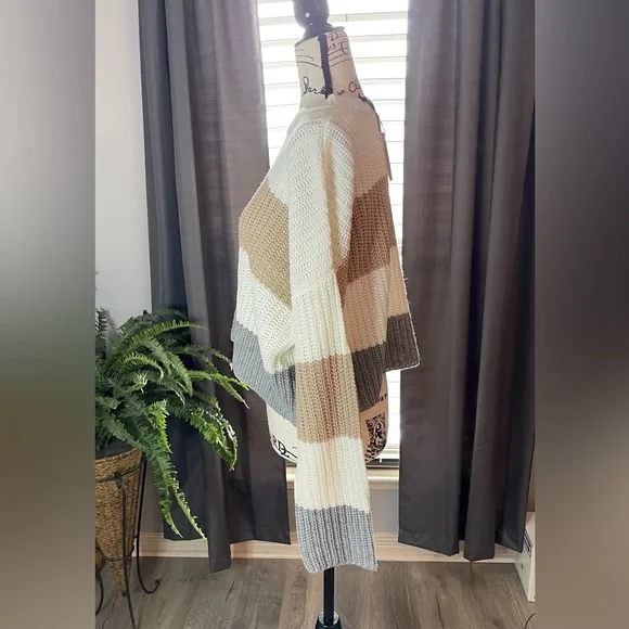 NWT- Sincerely Jules - Beautiful Crop Sweater in Neutral long sleeves size M - Picture 8 of 12
